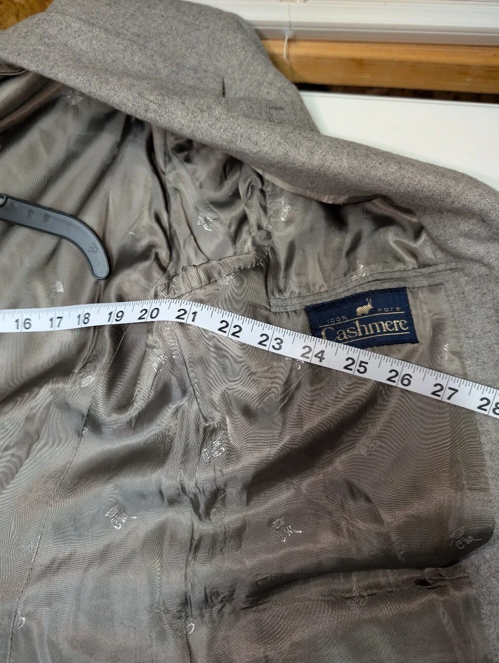 Men's Gray 100% Cashmere Two-Button Sport Coat. (42R)